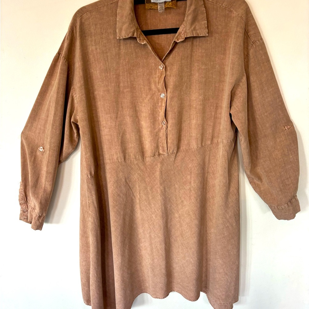 Women’s shortie dress size XL. Tan.